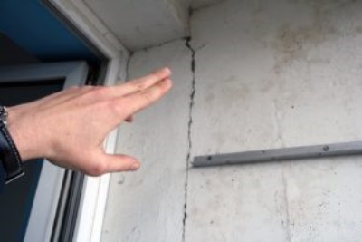 Большие, неровные или диагональные трещины